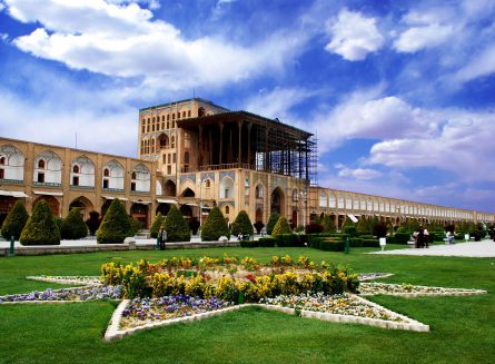 ali qapu palace isfahan 445x327 Naghsh e Jahan Square