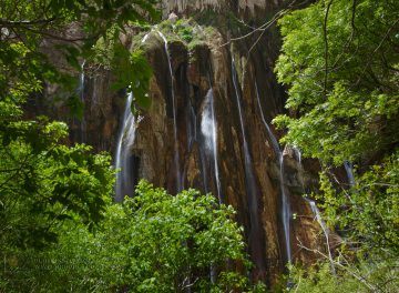 آبشار مارگون بزرگ‌ترین و مرتفع‌ترین آبشار چشمه‌ای جهان