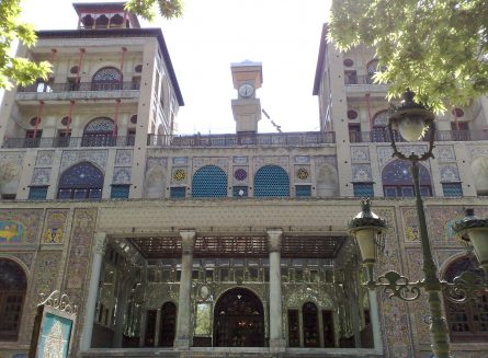 shamsolemare6 445x327 شمس العماره، جایی برای غرق شدن در معماری ایرانی