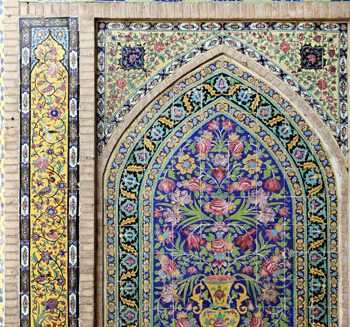 کتیبه مسجد آقا بزرگ 350x327 مسجد و مدرسه آقابزرگ یکی از باشکوه‌ترین و زیباترین مساجد دوره قاجار