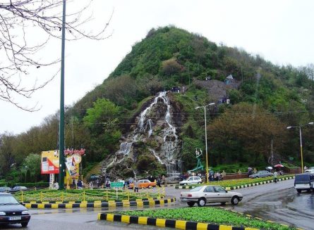 آبشار شیطان کوه 445x327 شیطان کوه، مقصدی جذاب برای سفر به لاهیجان